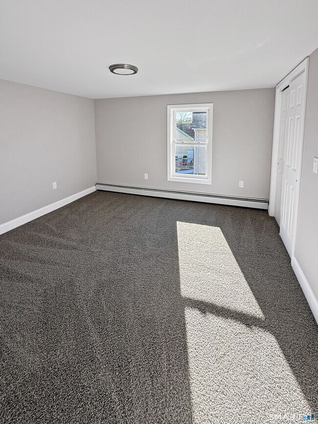 Foto del edificio - 4 River Rd