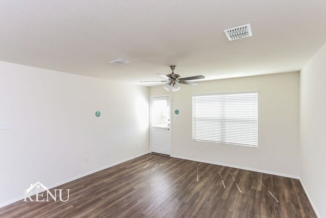 Foto del edificio - 4115 Wintergreen Dr