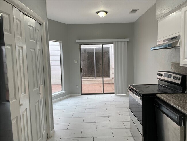 Foto del edificio - 526 Meadow Knoll Dr