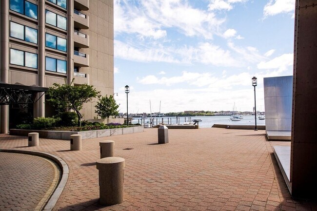 Foto del edificio - 65 E India Row