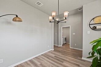 Building Photo - 428 Shoreview Dr