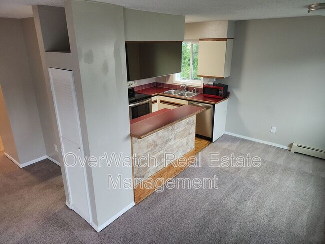 Building Photo - 3811 Iowa Dr