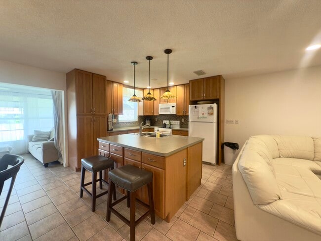 Building Photo - 1177 S Drive Cir