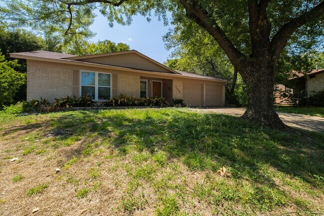 Building Photo - Refreshing 3 Bedroom, 2 Bath Home w/ Offic...