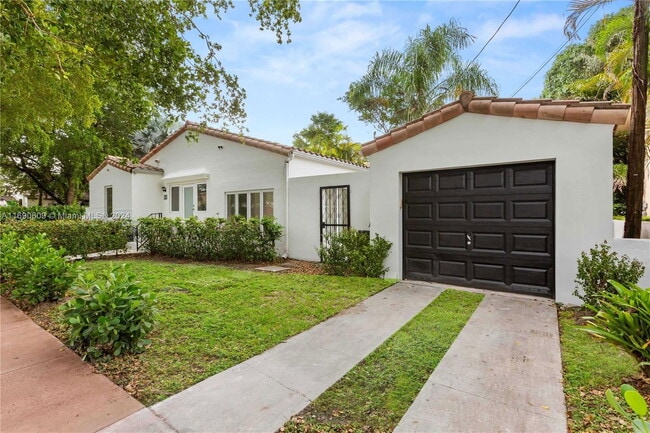 Photo - 1222 Genoa St House