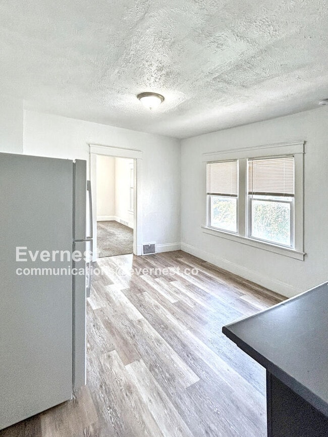 Building Photo - 3992 E 52nd St