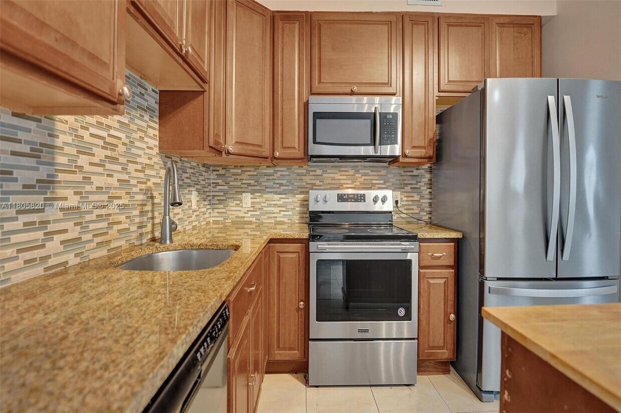 Foto principal - 1695 SW 11th St