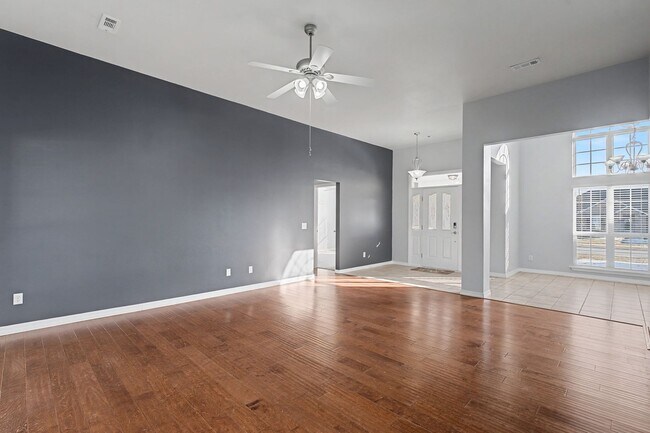 Building Photo - This home is a perfect blend of comfort and convenience, offering a lifestyle that is hard to res...