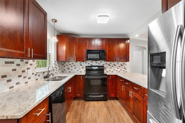 Building Photo - ST PETE HOME FOR RENT!