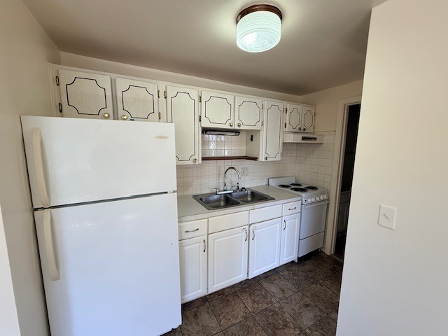 Building Photo - 3611 Charlotte Dr