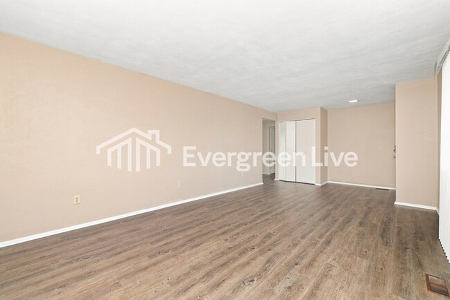 Photo - 612 Ellsworth Dr House