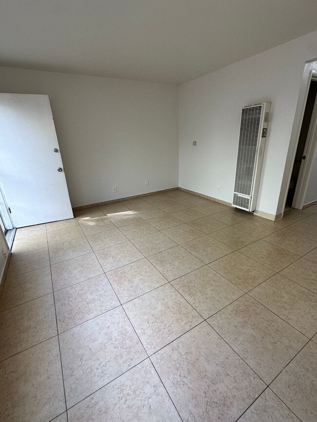Foto del edificio - 2 Bedroom / 1 Bath Apartment for Rent