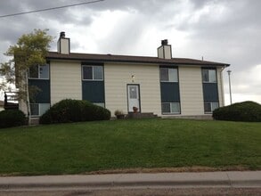Building Photo - 402 Miller Ln