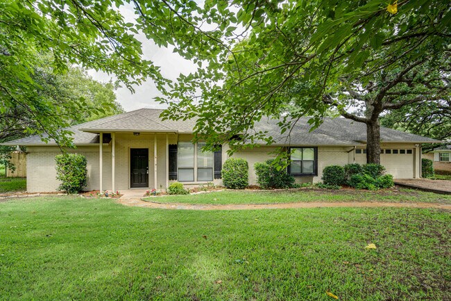 Foto del edificio - 627 Stonecrest Rd