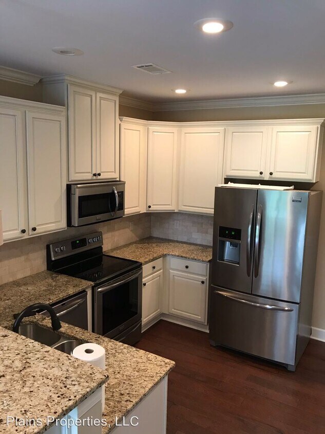Foto principal - 3 br, 2 bath House - 999 Starr Court