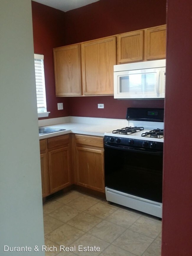Building Photo - 2 br, 2.5 bath House - 2411 Courtyard Cir #6