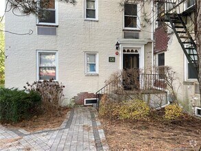 Building Photo - 126 Woodside Green