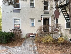 Building Photo - 126 Woodside Green