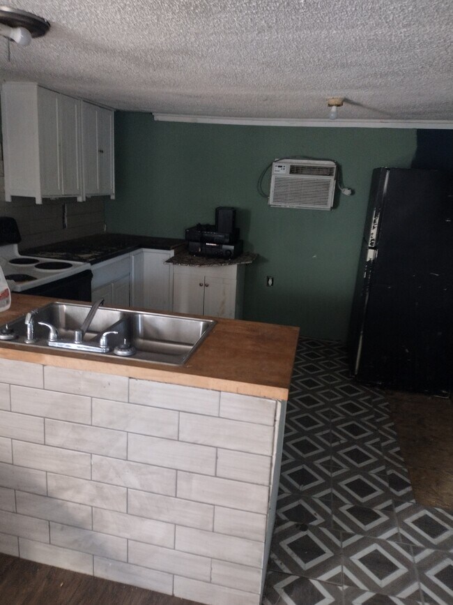 Building Photo - 100 Leighton Dr