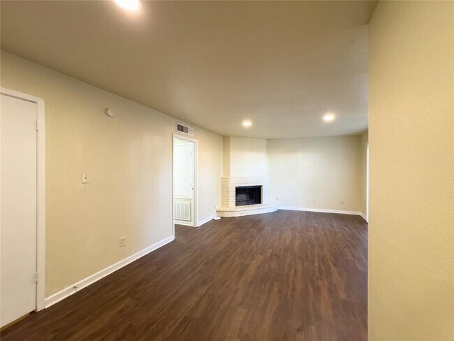 Building Photo - 6401 Deihl Rd