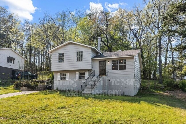 Foto del edificio - 2836 Creek Ln NE