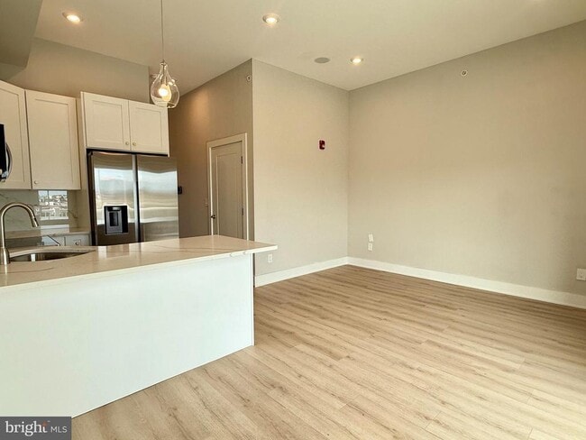 Building Photo - 2421 Frankford Ave