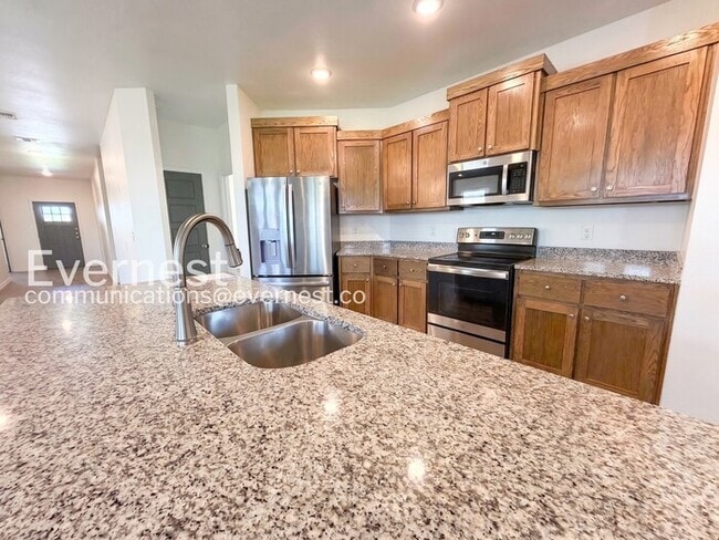 Building Photo - 726 Freedom Cir