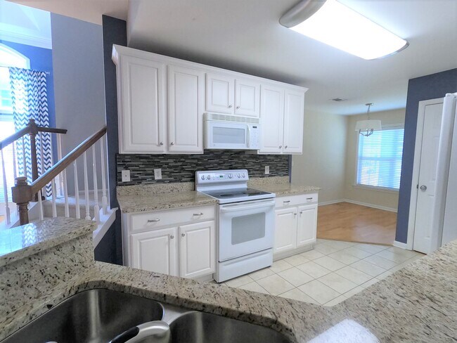 Building Photo - 102 Mystic Ct