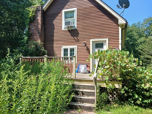 Foto del edificio - 30 Searles Hill Rd