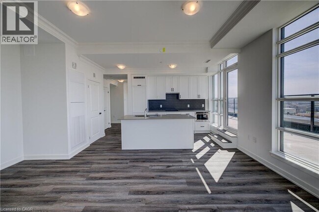 Building Photo - 461 Green Rd