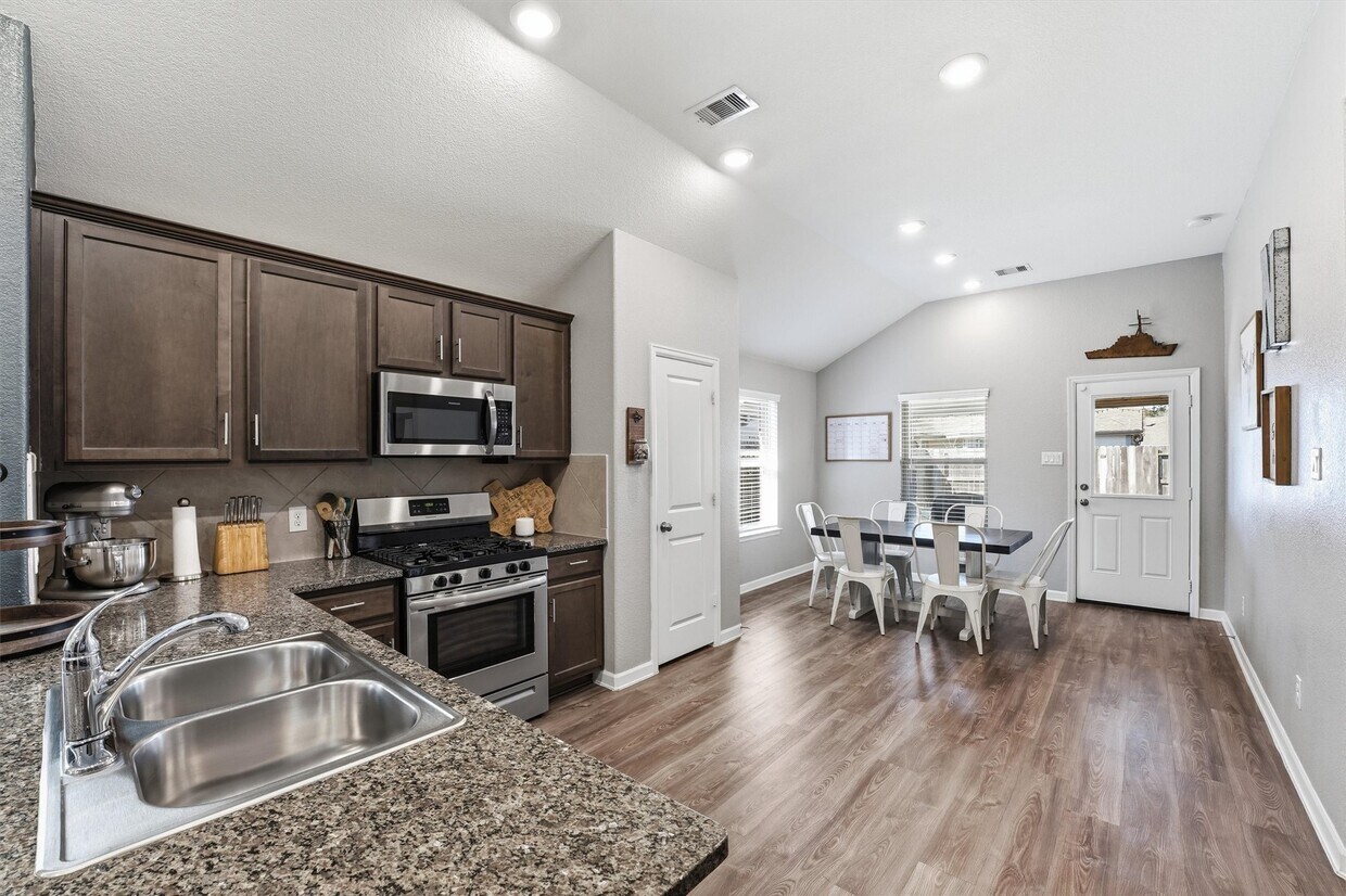 Foto del edificio - 16119 Barge Way