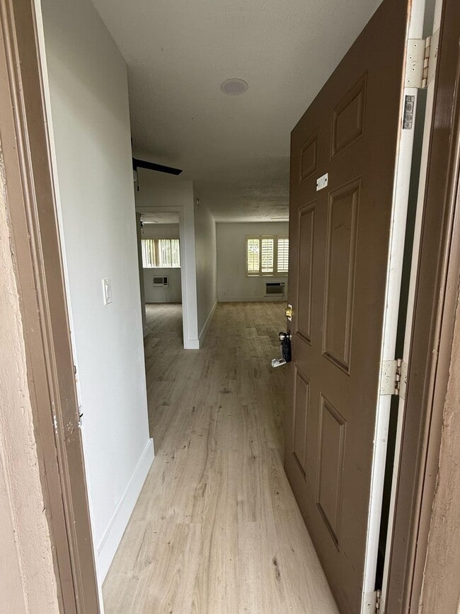 Building Photo - 1480 E Sample Rd