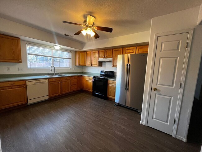 Foto del edificio - Beautiful 5 bedroom home located in Rio Ra...