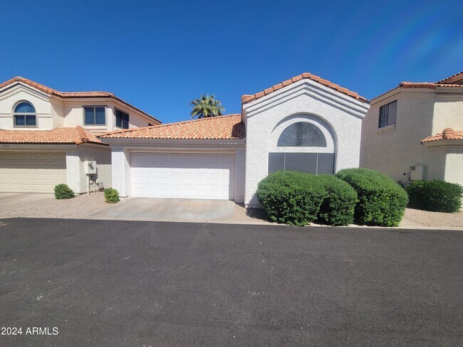 Building Photo - 1028 E Sunburst Ln