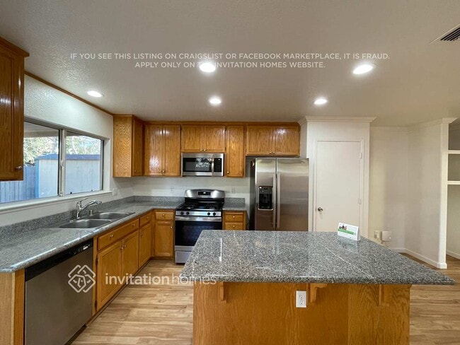 Building Photo - 456 Victory Ave