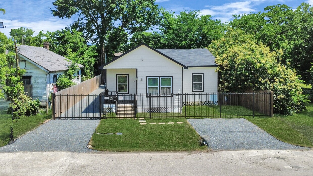 Foto principal - 3025 Drew St