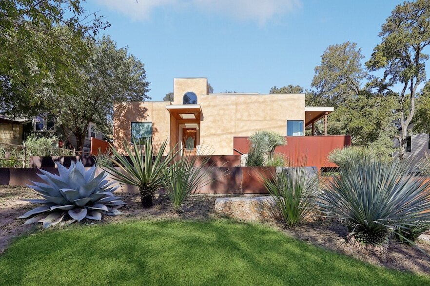 Primary Photo - 8635 San Leandro Dr