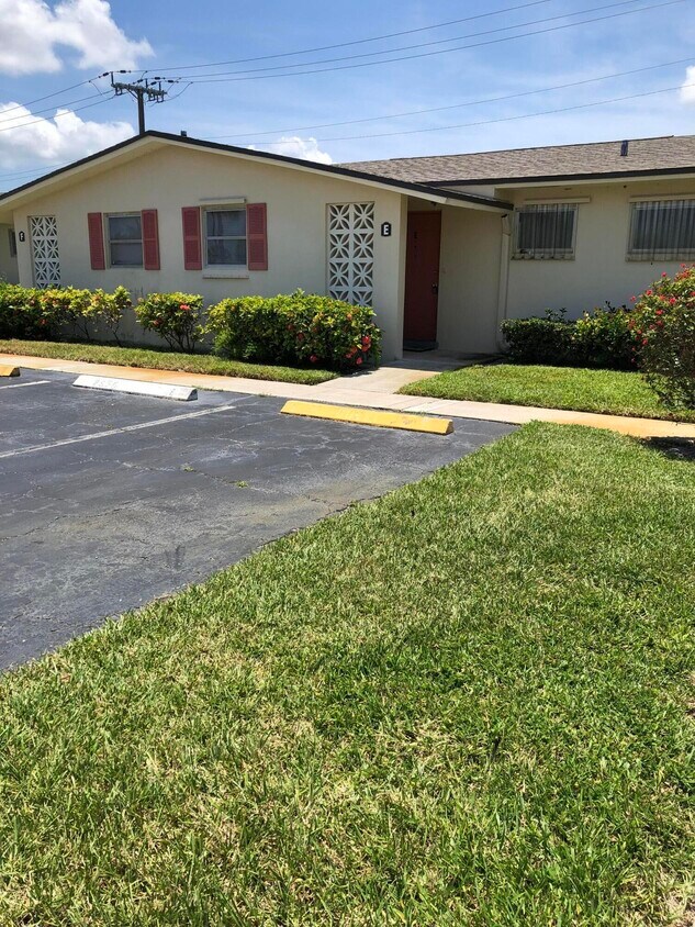 Primary Photo - 2950 Ashley Dr E