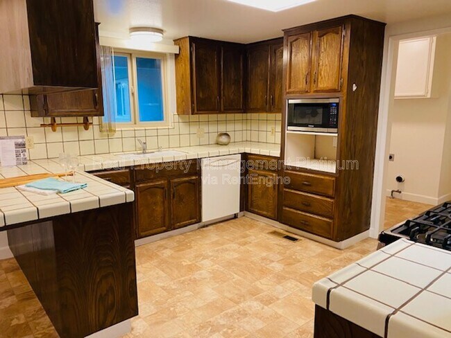 Foto del edificio - 1055 W Fremont Ave