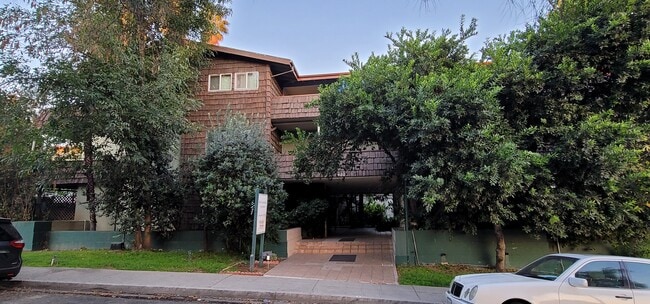 Building Front Entrance - 400 Raymondale Dr