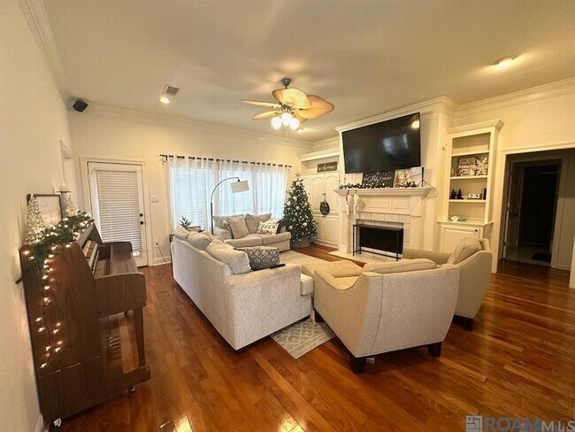 Foto del edificio - 10630 Hilltree Dr