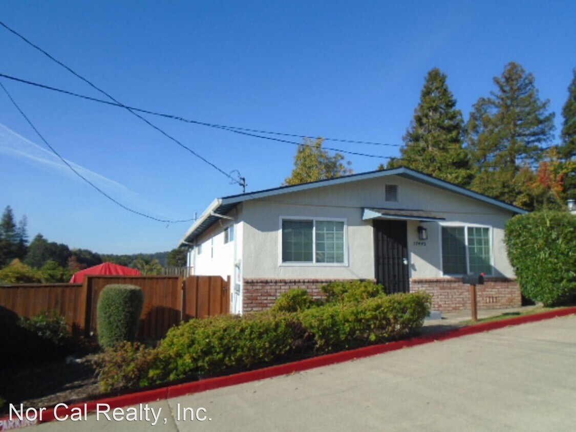 3 br, 2 bath House 17440 Almond Rd House Rental in Castro Valley