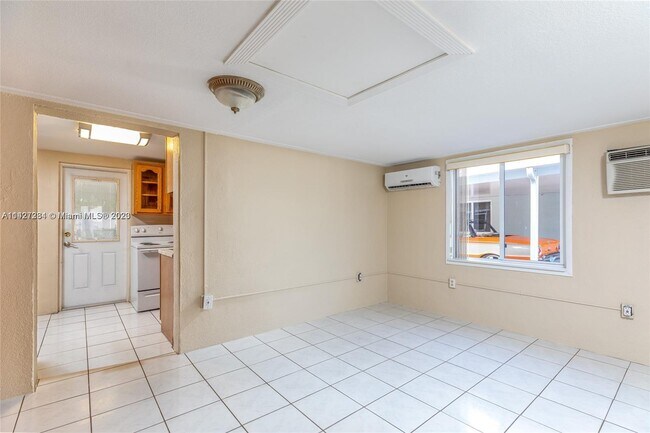 Foto del edificio - 6133 Hayes St