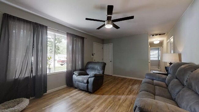 Building Photo - 2103 Country Squire Dr