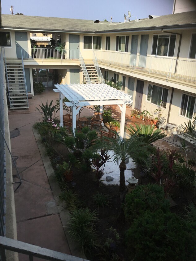 Patio - 1417 Armacost Ave