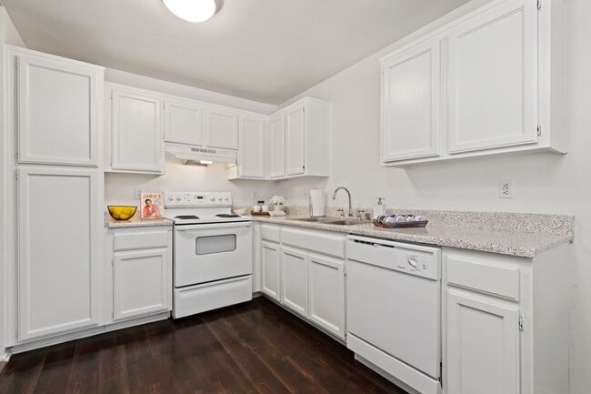 Interior Photo - Aventine Court