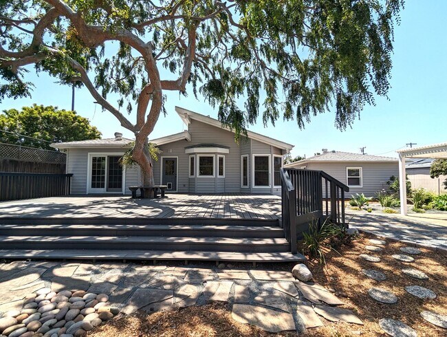 Building Photo - Beautifully Remodeled 4 bed / 3 bath in th...