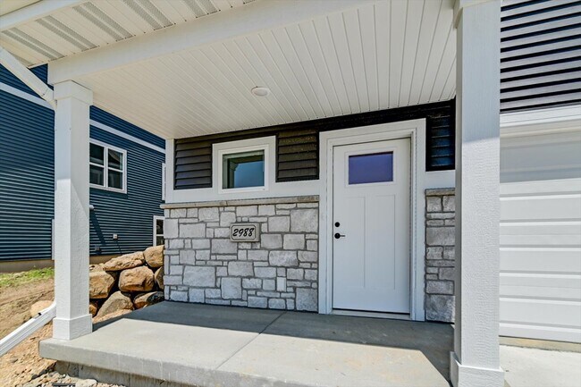 Foto del edificio - 2996 Blue Grass Dr