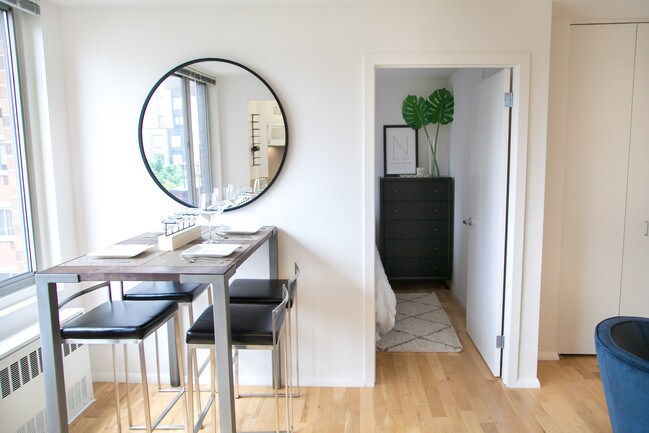 Building Photo - 460 2nd Ave