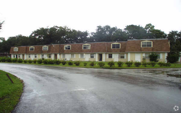 Building Photo - Scot's Arms Apartments